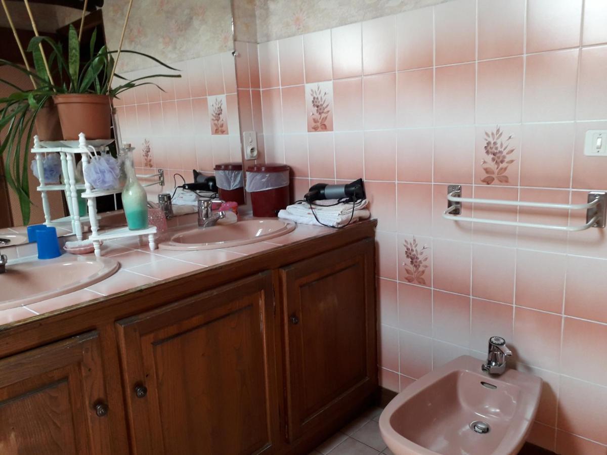 Halte Aux Places Marcillac-Saint-Quentin Экстерьер фото