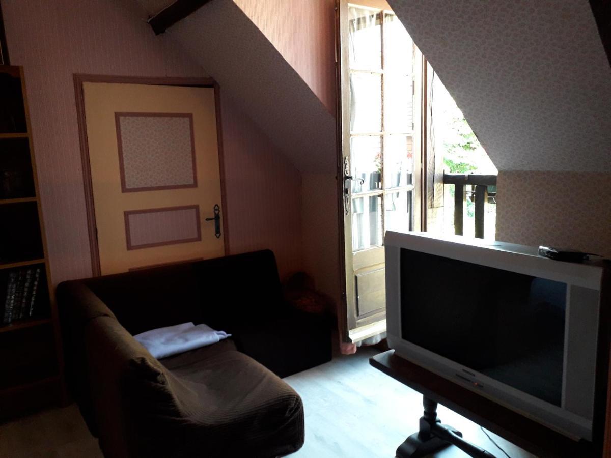 Halte Aux Places Marcillac-Saint-Quentin Экстерьер фото