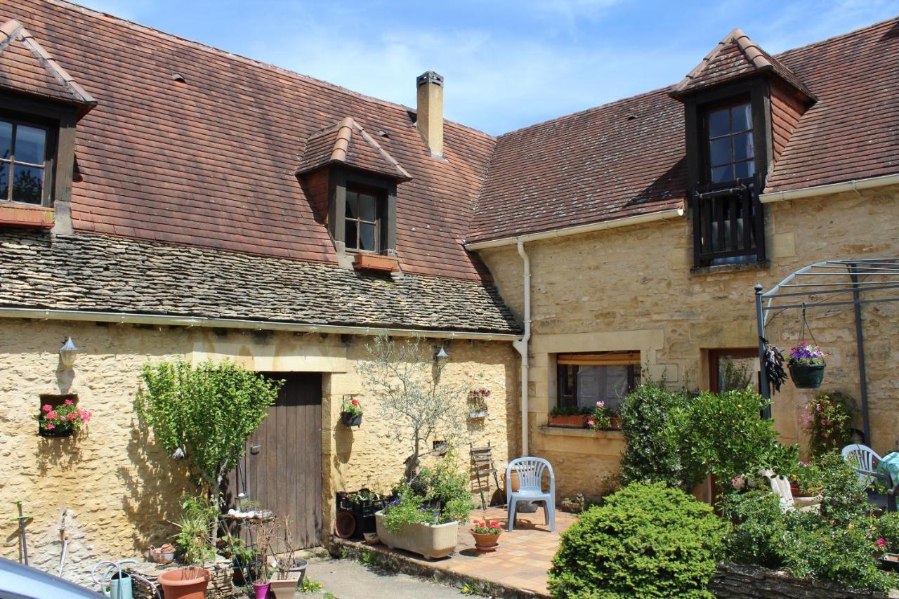 Halte Aux Places Marcillac-Saint-Quentin Экстерьер фото
